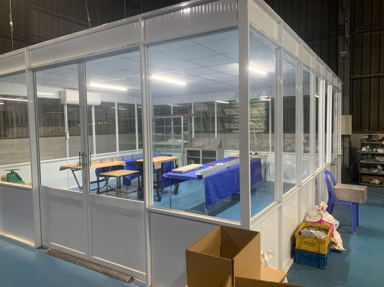 Cleanroom for product inspection